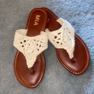 MIA Women’s sandals with crochet